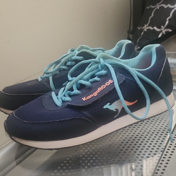 kangaROOS Vtg Dark Blue Sneakers with Aqua Accents - Picture 1 of 12